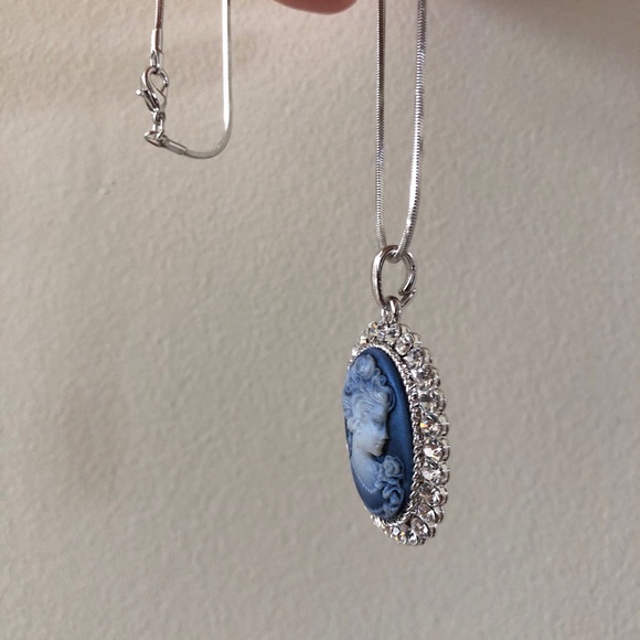 Necklace with cameo pendant - Picture 8 of 8